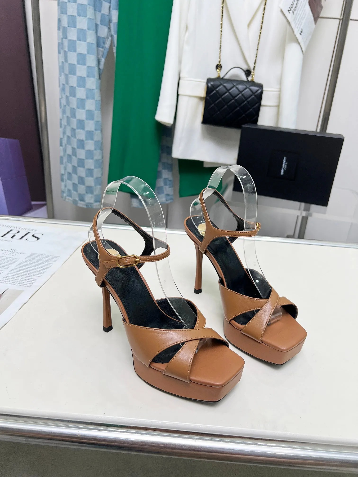 👟👟Ex-factory price 640👟👟 Saint Laurent YSL Saint Laurent sandals Upper: sheepskin surface Size 35-42 (42 is custom-made and non-returnable) Heel height 8.5cm Water platform height 2.5cm Leather outsole 2642-12